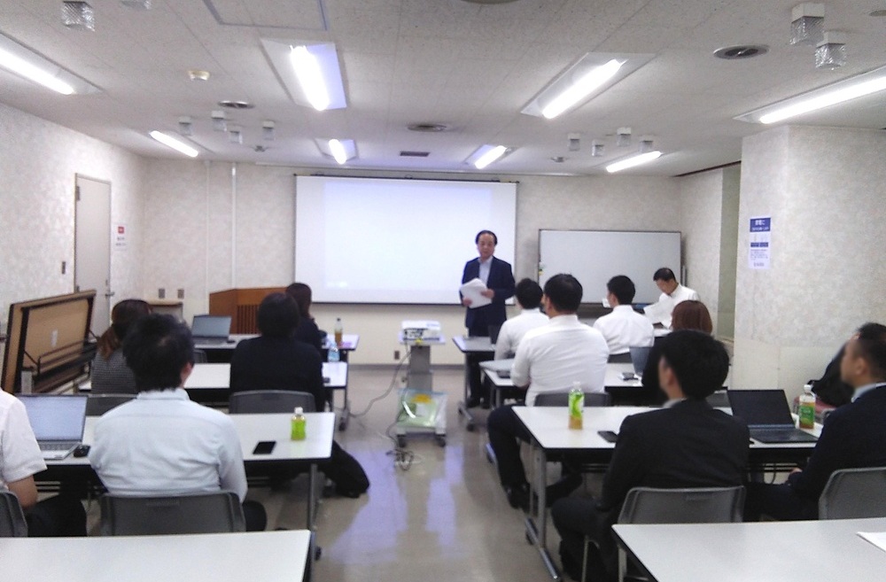 アサミ情報システム株式会社のMVV研修中間報告会の様子