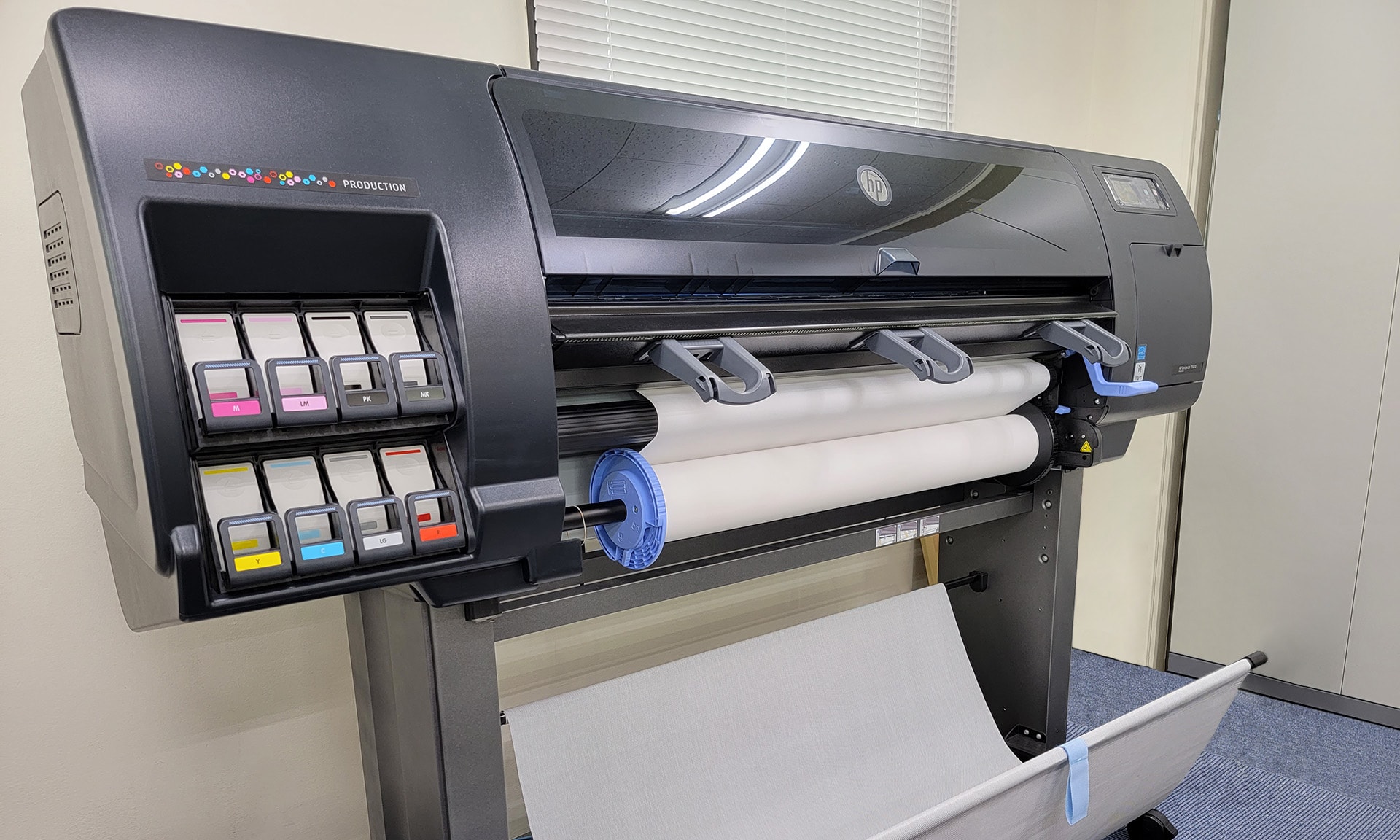 大型・大量の文書処理を可能にするOA機器から、現場調査機器まで多様な機器を導入 - アサミ情報システム株式会社|GIS/3D/CityGML